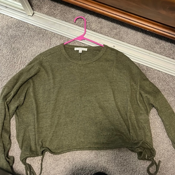 Green Long Sleeve - Picture 1 of 4
